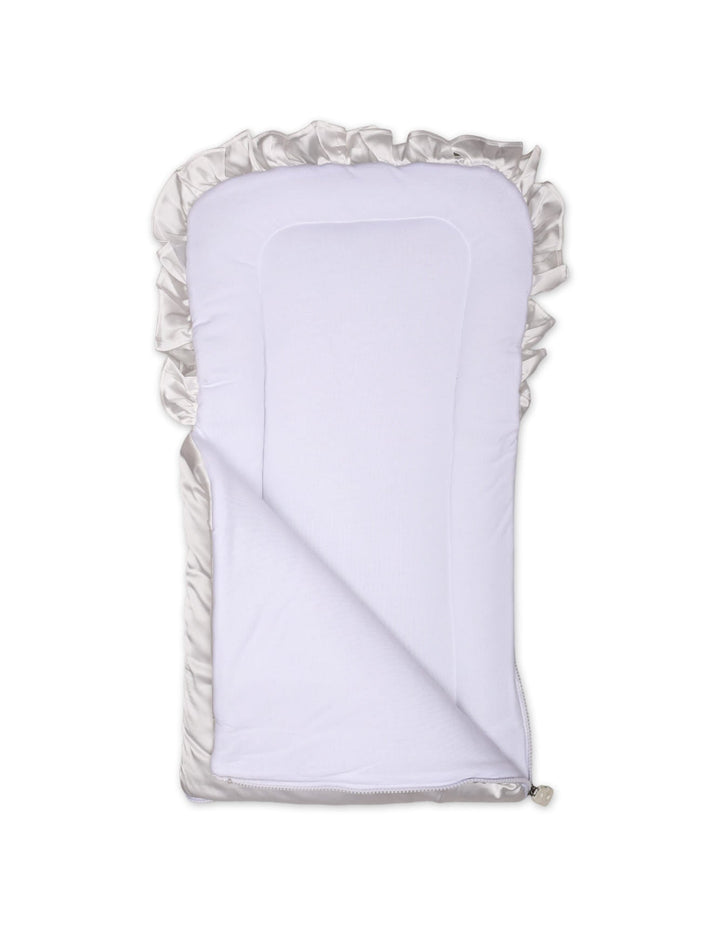 Carry Nest Frill White Pink Heart