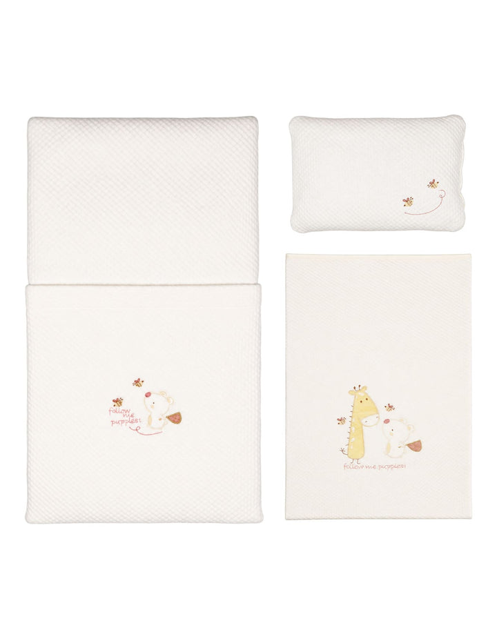 Newborn Carry Nest 3 Pcs Gift Set Giraffe Pink and White at Zubaidas