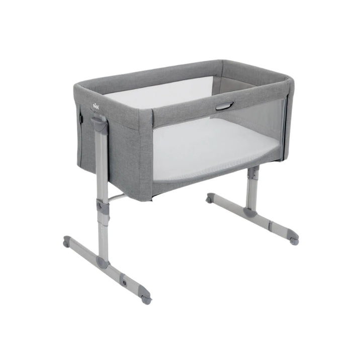 Zubaida’s Joie Bedside Crib Roomie™ Grey Flannel (P1814BAGFL000)